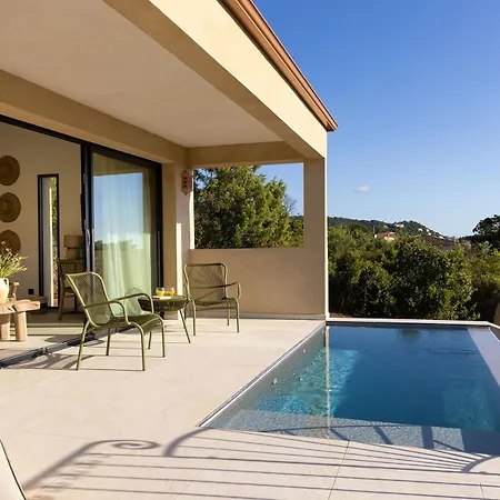 Hotell A Cala - Piscines Privee Et Vue Favone